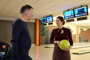 Dr. Roland Heilmann (Thomas R&uuml;hmann) entschuldigt sich bei Dr. Maria Weber (Annett Renneberg). Es ist ihm unangenehm, dass Sophia M&uuml;ller und Martin Stein ihn f&uuml;r so einsam halten, dass die beiden Maria Weber als Gesellschaft f&uuml;r Roland eingeladen haben. Maria wiederum sagt Roland, dass sie geglaubt hat, es w&auml;re eine kleine Wiedergutmachung von Martin, der daf&uuml;r gesorgt hat, dass sie den Job in M&uuml;nchen nicht bekommen hat. Maria wird klar, dass Roland davon nichts wei&szlig; und versucht vom Thema abzulenken.