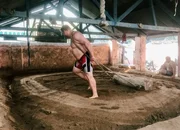 Chrigu und Sepp - Zwei F&auml;uste und ein Halleluja Folge 2 Indien Chrigu beim Training bei Kushti-Ringern in Neu Dehli   Copyright: SRF NO SALES NO ARCHIVES  Die Ver&ouml;ffentlichung im Zusammenhang mit Hinweisen auf die Programme von Schweizer Radio und Fernsehen ist honorarfrei  und muss mit dem Quellenhinweis erfolgen. Jede weitere Verwendung ist honorarpflichtig, insbesondere auch der Wiederverkauf. Das Copyright bleibt bei Media Relations SRF. Wir bitten um Belegexemplare. Bei missbr&auml;uchlicher Verwendung beh&auml;lt sich das Schweizer Radio und Fernsehen zivil- und strafrechtliche Schritte vor.