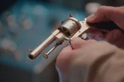 Ein Schuss aus diesem Lefaucheux-Feuerrevolver soll den K&uuml;nstler 1890 get&ouml;tet haben.