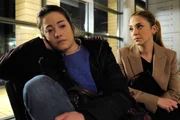 Arzu Ritters (Arzu Bazman, re.) Kinderm&auml;dchen Franzi Wilde (Maja Lehrer, li.) ist ratlos. Ihr Freund Hendrik hat eine Verletzung and er Wirbels&auml;ule, die ihn unoperiert  irgendwann in den Rollstuhl bringen w&uuml;rde. Doch auch bei der OP kann etwas schief gehen und das Ergebnis w&auml;re das gleiche. Hendrik m&ouml;chte, dass Franzi f&uuml;r ihn entscheidet. Franzi ist seit langem schon nicht mehr gl&uuml;cklich mit ihm und will diese Entscheidung auf keinen Fall treffen. Arzu r&auml;t ihr abzuwarten, Hendrik wird m&ouml;glicherweise selbst einen Entschluss fassen.