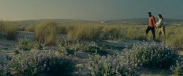 Alvy (Chiwetel Ejiofor) und Rachel (Emilia Clarke) haben mit dem Pod die Stadt verlassen.