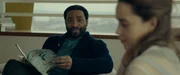 Alvy (Chiwetel Ejiofor) und Rachel (Emilia Clarke).