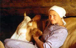 Als Sennerin hat Uschi vier Monate lang die Verantwortung f&uuml;r die Tiere auf der Alm.