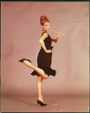 Audrey Hepburn (Holly Golightly).
