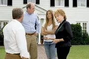 Werden sie endlich Licht ins Dunkel der Familiengeheimnisse bringen? Beau Burroughs (Kevin Costner, l.), Earl Huttinger (Richard Jenkins, 2.v.l.), Sarah (Jennifer Aniston, 2.v.r.) und ihre Grandma Katharine (Shirley MacLaine, r.) ...