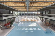 In den 1960er Jahren durchbrachen futuristische Geb&auml;ude wie die Felsentherme die Belle-&Eacute;poque-Kulisse von Bad Gastein. Sie boten Raum f&uuml;r gro&szlig;e Shows, bei denen Prominente wie Liza Minnelli, Charles Aznavour und Ray Charles auftraten.