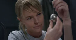 Cassidy (Kate Bosworth).