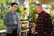 Lowell (Matt Cook, l.); Adam Burns (Matt LeBlanc, r.)