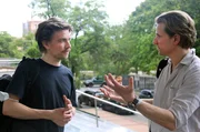 &bdquo;Rabiat&ldquo;-Autor Jan Stremmel (links) mit dem Vater des entf&uuml;hrten M&auml;dchens Filip Blank (rechts) in Paraguay.
