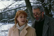Der vertr&auml;umte Untermieter Johannes (Robert Giggenbach, r.) ist der einzige, mit dem Elisabeth (Senta Berger, l.) ein vern&uuml;nftiges Gespr&auml;ch f&uuml;hren kann.