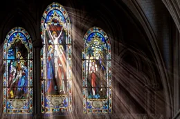 Das Sonnenlicht spielt auch in der Architektur christlicher Sakralbauten eine zentrale Rolle.