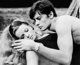 "Mit teuflischen Gr&uuml;&szlig;en". Im Bild: Senta Berger, Alain Delon.