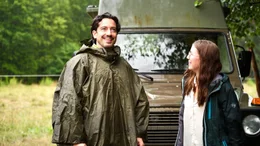 Stefano Bernardin bei der Ankunft in der Weide mit Anna Klaffl.