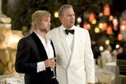 Beau Burroughs (Kevin Costner, r.) ist nicht nur selbst &auml;u&szlig;erst attraktiv, er hat auch einen charmanten Sohn: Blakes (Mike Vogel, l.) Auftauchen verwirrt Sarah noch mehr. Ist er etwa ihr Bruder?