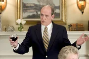 Sarahs Dad (Richard Jenkins) h&auml;lt auf der Hochzeit von Sarahs kleiner Schwester eine bewegende Rede. Dabei erinnert er auch an seine verstorbene Frau, die Mutter seiner T&ouml;chter ...