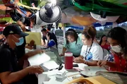 70 Passagiere und sechs Besatzungsmitglieder sorgen dafür, dass die Reise des Gerichtsschiffes ein Erfolg wird. 70 Passagiere und sechs Besatzungsmitglieder sorgen dafür, dass die Reise des Gerichtsschiffes ein Erfolg wird.