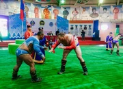 Chrigu und Sepp - Zwei F&auml;uste und ein Halleluja Folge 3 Mongolei. Chrigu (r.) am B&ouml;kh-Turnier, Ulaangom.