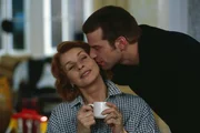 Der neue Untermieter Michel (Johannes Brandrup, r.) scheint f&uuml;r seine Vermieterin Elisabeth (Senta Berger, l.) mehr, als nur eine Aff&auml;re zu sein.