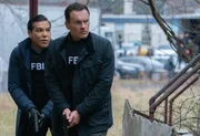 Clinton Skye (Nathaniel Arcand, l.); Jess LaCroix (Julian McMahon, r.)