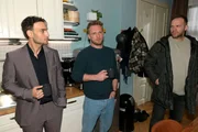 Erik (Patrick Heinrich, r.) will sich die Vorw&uuml;rfe seiner Freunde nicht l&auml;nger gefallen lassen und will die WG verlassen. Links Nihat (Timur &Uuml;lker), in der Mitt Paul (Niklas Osterloh).