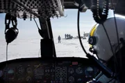 Ankunft des Helikopters am "Swiss Camp“ auf dem grönländischen Eisschild Ankunft des Helikopters am "Swiss Camp“ auf dem grönländischen Eisschild