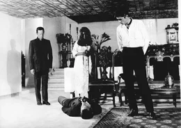 "Mit teuflischen Gr&uuml;ssen". Im Bild: Peter Mosbacher, Sergio Fantoni, Senta Berger, Alain Delon.