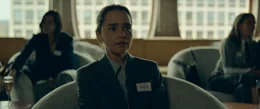 Rachel (Emilia Clarke) besucht das Womb Center.