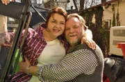 Moni und Stadlbauer sind wieder glücklich vereint. Von links: Monika Vogl (Christine Reimer) und Benedikt Stadlbauer (Andreas Geiss). Moni und Stadlbauer sind wieder glücklich vereint. Von links: Monika Vogl (Christine Reimer) und Benedikt Stadlbauer (Andreas Geiss).