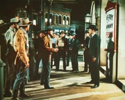 Wyatt Earp (Burt Lancaster, re.).