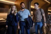 L-R: Melissa Roxburgh als Rebecca Henderson, Patrick Sabongui als Jacob Hassani und Josh McKenzie als Shane Florence
