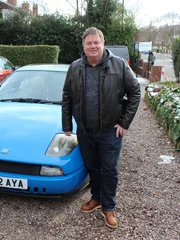 Mike Brewer with the Fiat Coupe and the seller.