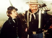 Joanne Dru (Olivia), John Wayne (Nathan Brittles).