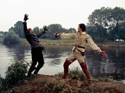 Der Musketier Pardaillan (G&eacute;rard Barry, r.) besiegt den Doppelagenten Maurevert (Guy Delorme).