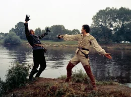 Der Musketier Pardaillan (G&eacute;rard Barry, r.) besiegt den Doppelagenten Maurevert (Guy Delorme).