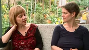Die Freundschaft zu Sabine ist auch eine wichtige Verbindung zu ihrem alten Leben. Die Freundschaft zu Sabine ist auch eine wichtige Verbindung zu ihrem alten Leben.