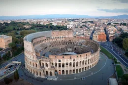 Das Kolosseum in Rom ist das gr&ouml;&szlig;te je erbaute Amphitheater der Welt.