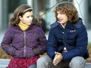 Justus und Ronja führen ein ernstes Gespräch über ihre Beziehung. (Miriam Katzer, li; Robert Reichert, re.) Justus und Ronja führen ein ernstes Gespräch über ihre Beziehung. (Miriam Katzer, li; Robert Reichert, re.)