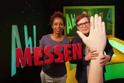 Es gibt nichts, das sich nicht messen lassen könnte! Unter diesem Motto steht diese Sendung von „Wissen macht Ah!“ und Shary und Ralph messen, was das Zeug hält: Längen, Winkel, Geschwindigkeiten, Temperaturen, Zeiten, Alter… Alles wird total vermessen. Es gibt nichts, das sich nicht messen lassen könnte! Unter diesem Motto steht diese Sendung von „Wissen macht Ah!“ und Shary und Ralph messen, was das Zeug hält: Längen, Winkel, Geschwindigkeiten, Temperaturen, Zeiten, Alter… Alles wird total vermessen.