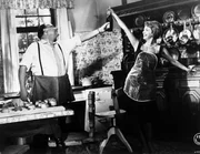 Es sieht so aus, als habe sich der biedere B&auml;ckermeister und neunfache Familienvater Friedrich Schiller (Heinz Erhardt) eine Freundin zugelegt. Nun, Lollo K&uuml;ppers (Maria Sebaldt), die Frau eines Fabrikanten, ist ja auch eine &uuml;beraus attraktive Person.