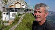 Michl Ludwig vor der Tegernseer Hütte. Michl Ludwig vor der Tegernseer Hütte.