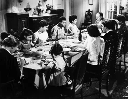 Die Familie Schiller ist wieder komplett. Aber so froh sind die Eltern Martha (Camilla Spira, l.) und Friedrich Schiller (Heinz Erhardt, r.) dar&uuml;ber nicht, denn Tochter Lene (Monika Ahrens) ist ihrem Mann davongelaufen.