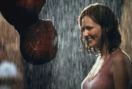 Nachdem Spider-Man (Tobey Maguire) Mary Jane (Kirsten Dunst) das Leben gerettet hat, kommen sich der Superheld und die junge Frau n&auml;her.
