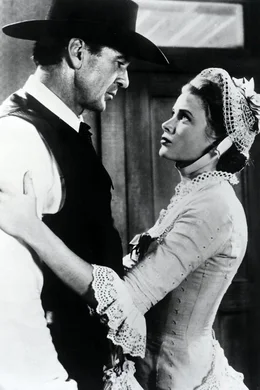Amy (Grace Kelly), die junge Frau, die soeben mit Will Kane (Gary Cooper) Hochzeit feierte, versteht ihren Mann nicht mehr. Dennoch weiss Kane, dass sein pers&ouml;nliches Gl&uuml;ck im Moment nicht z&auml;hlt.