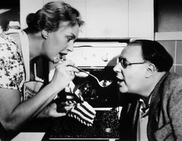 Seit 25 Jahren ist B&auml;ckermeister Friedrich Schiller (Heinz Erhardt) gl&uuml;cklich mit seiner Martha (Camilla Spira) verheiratet. Und sie sind Eltern von neun hoffnungsvollen Spr&ouml;sslingen.