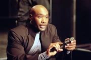 Niemand ahnt, dass der brutale Gef&auml;ngnischef Donny (Morris Chestnut) selbst eine hochgradig kriminelle Vergangenheit hat ...