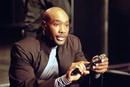 Niemand ahnt, dass der brutale Gef&auml;ngnischef Donny (Morris Chestnut) selbst eine hochgradig kriminelle Vergangenheit hat ...