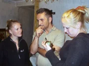 Tr&ouml;delexperte Mauro Corradino (Mitte) will den Schwester Zorica (re.) und Marija helfen