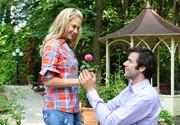 ARD STURM DER LIEBE FOLGE 1392, am Dienstag um 15:10 Uhr im ERSTEN. Jacob (Andreas Thiele, r.) gesteht Debbie (Lea Marlen Woitack, l.) seine Liebe.
