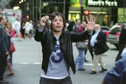 MIt ihrer neu erworbenen Taxilizenz ist die New Yorkerin Belle die "Queen of the road" - bis ihr der chaotische Polizist Washburn (Jimmy Fallon) pl&ouml;tzlich im Weg steht...