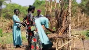 Gestalter Manuel Obermaier begibt sich auf eine Recherchereise in ein afrikanisches Herstellerland, wo ein Eigenmarktprodukt hergestellt wird &ndash; wie sieht es hier mit den Anspr&uuml;chen von Bio und Fair aus?